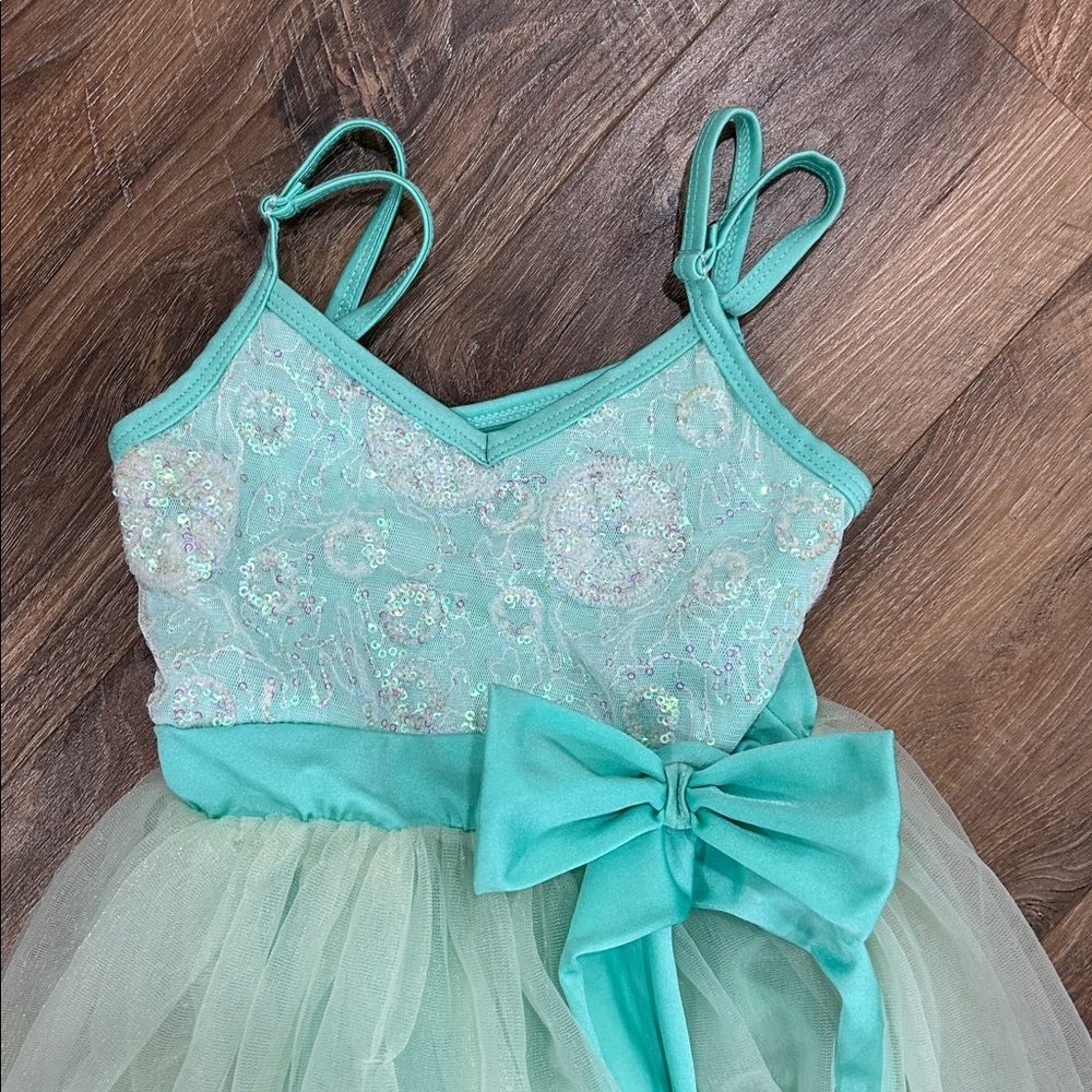 La Petite Ballerina costume size SC beautiful turquoise & green sequined w/bow - Picture 2 of 12